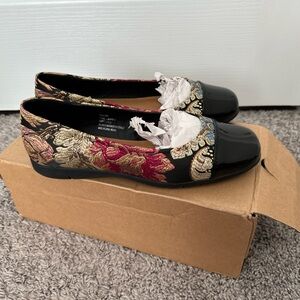 Women’s comfort view flats